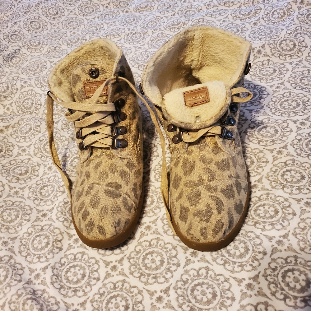TOMS leopard print shoe boot